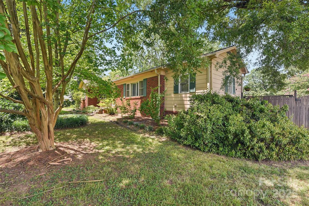 419 Plaza Drive, Harrisburg, NC 28075