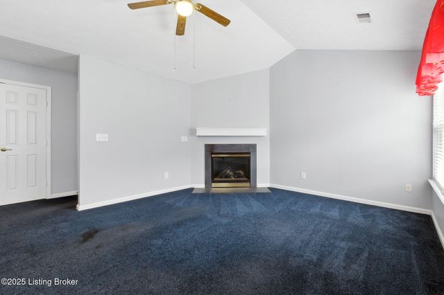 8013 Hunter Green Way, Louisville, KY 40291