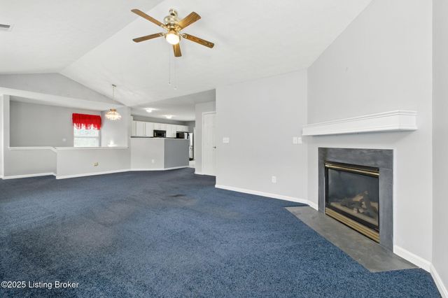 8013 Hunter Green Way, Louisville, KY 40291