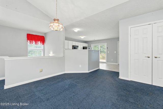 8013 Hunter Green Way, Louisville, KY 40291