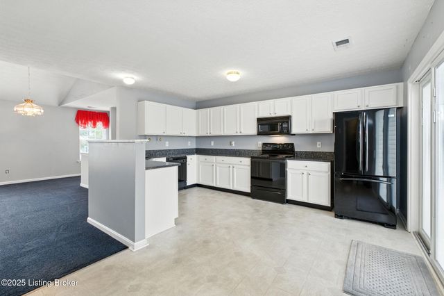 8013 Hunter Green Way, Louisville, KY 40291