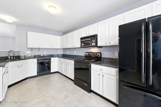 8013 Hunter Green Way, Louisville, KY 40291