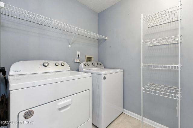 8013 Hunter Green Way, Louisville, KY 40291