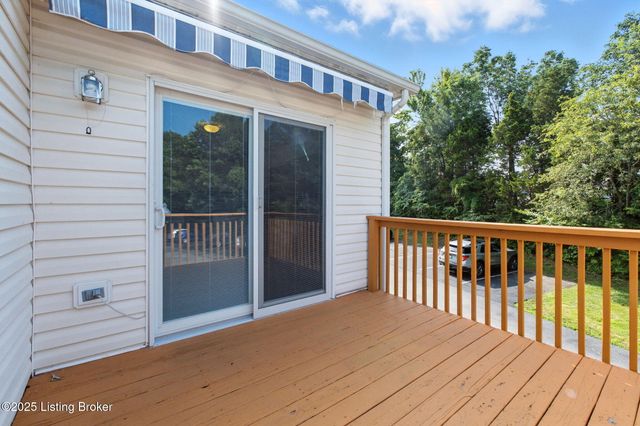 8013 Hunter Green Way, Louisville, KY 40291