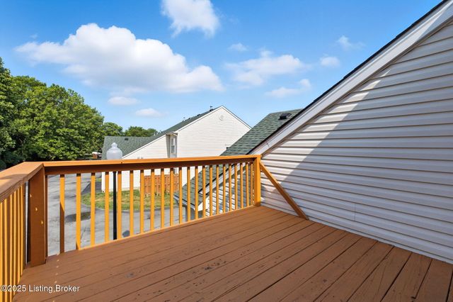 8013 Hunter Green Way, Louisville, KY 40291