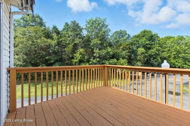 8013 Hunter Green Way, Louisville, KY 40291