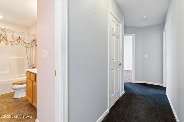 8013 Hunter Green Way, Louisville, KY 40291