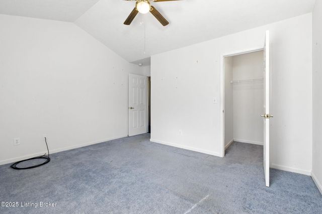 8013 Hunter Green Way, Louisville, KY 40291