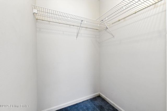 8013 Hunter Green Way, Louisville, KY 40291