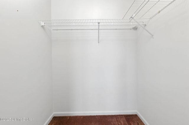 8013 Hunter Green Way, Louisville, KY 40291