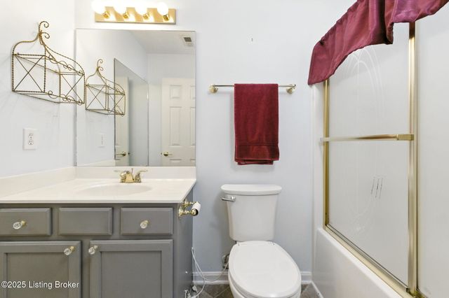 8013 Hunter Green Way, Louisville, KY 40291