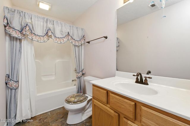 8013 Hunter Green Way, Louisville, KY 40291