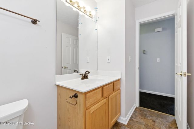 8013 Hunter Green Way, Louisville, KY 40291