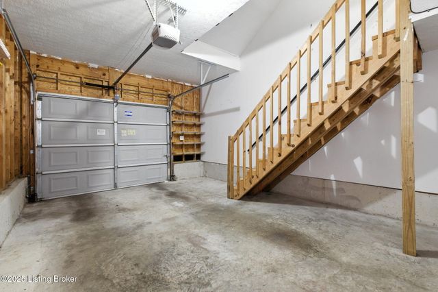 8013 Hunter Green Way, Louisville, KY 40291