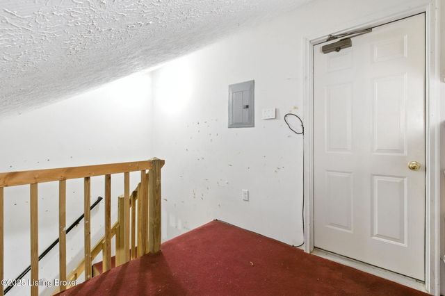 8013 Hunter Green Way, Louisville, KY 40291