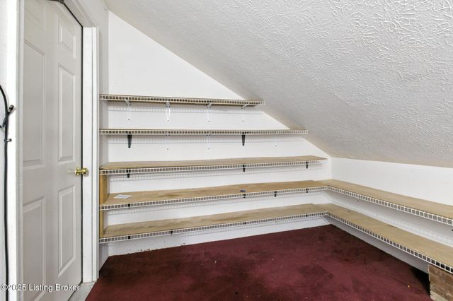 8013 Hunter Green Way, Louisville, KY 40291