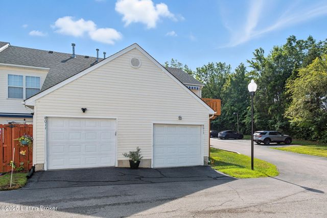 8013 Hunter Green Way, Louisville, KY 40291