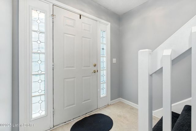 8013 Hunter Green Way, Louisville, KY 40291