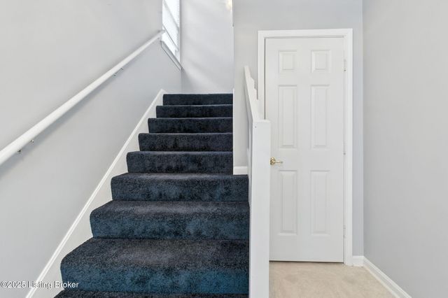 8013 Hunter Green Way, Louisville, KY 40291