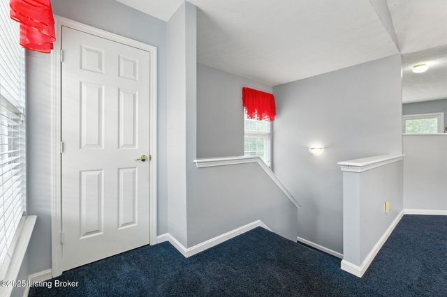 8013 Hunter Green Way, Louisville, KY 40291