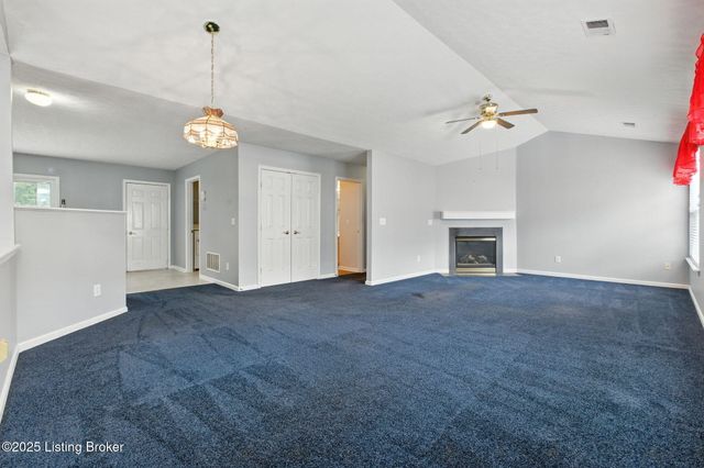 8013 Hunter Green Way, Louisville, KY 40291