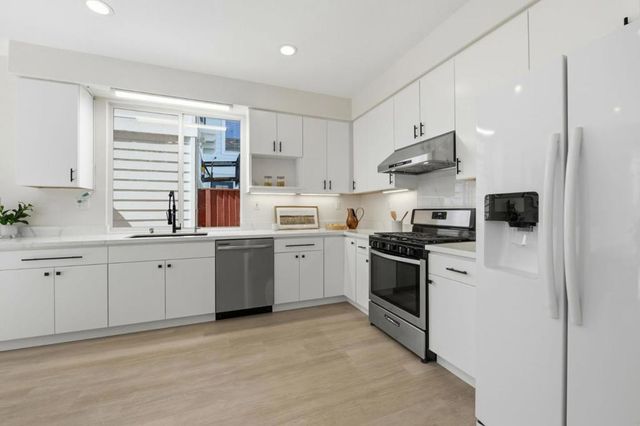 950 Mouton Circle, East Palo Alto, CA 94303