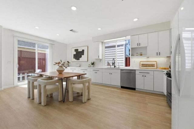 950 Mouton Circle, East Palo Alto, CA 94303