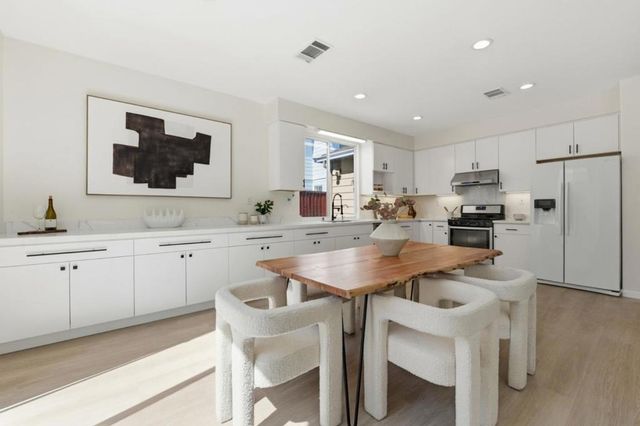 950 Mouton Circle, East Palo Alto, CA 94303