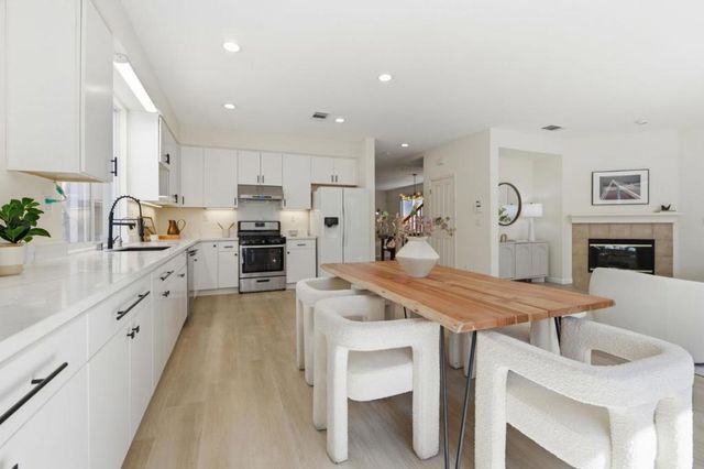 950 Mouton Circle, East Palo Alto, CA 94303