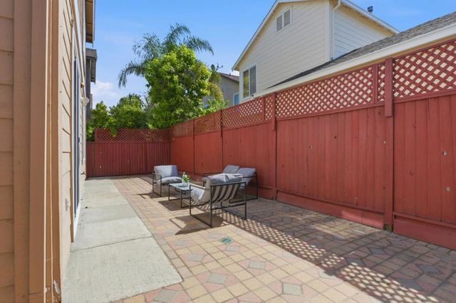 950 Mouton Circle, East Palo Alto, CA 94303