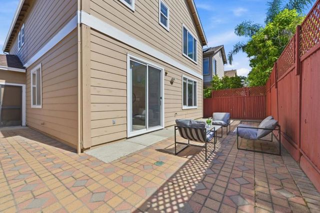 950 Mouton Circle, East Palo Alto, CA 94303