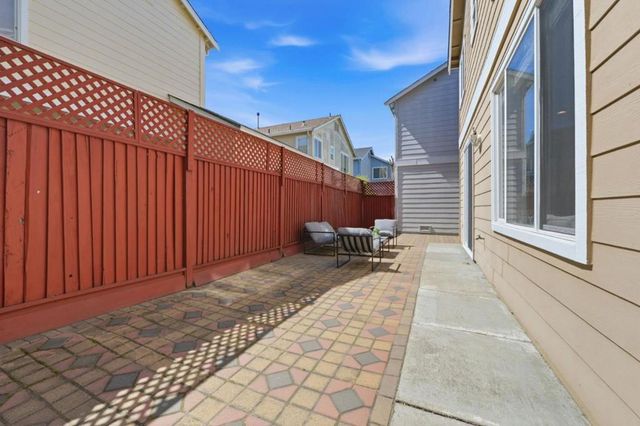 950 Mouton Circle, East Palo Alto, CA 94303