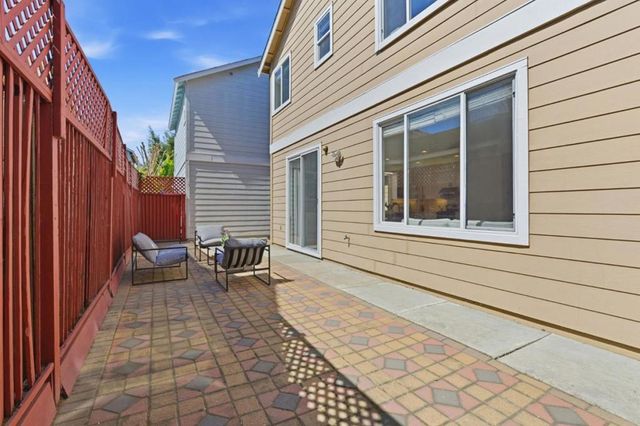 950 Mouton Circle, East Palo Alto, CA 94303