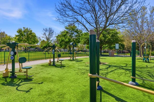 950 Mouton Circle, East Palo Alto, CA 94303