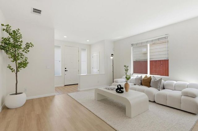 950 Mouton Circle, East Palo Alto, CA 94303