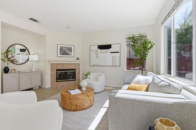 950 Mouton Circle, East Palo Alto, CA 94303