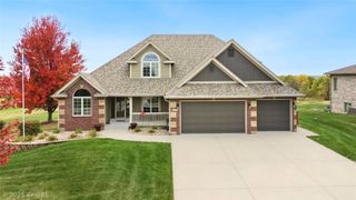 2305 W 10th Avenue, Indianola, IA 50125