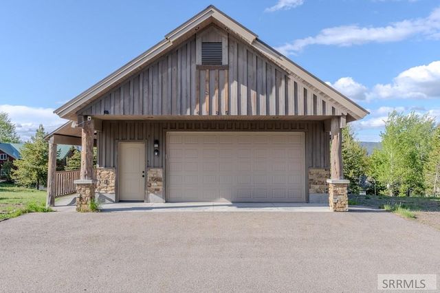 4185 Grandview Road, Island Park, ID 83429