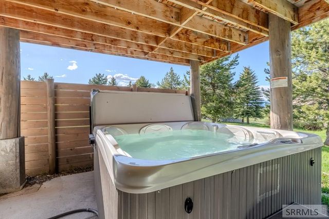 4185 Grandview Road, Island Park, ID 83429