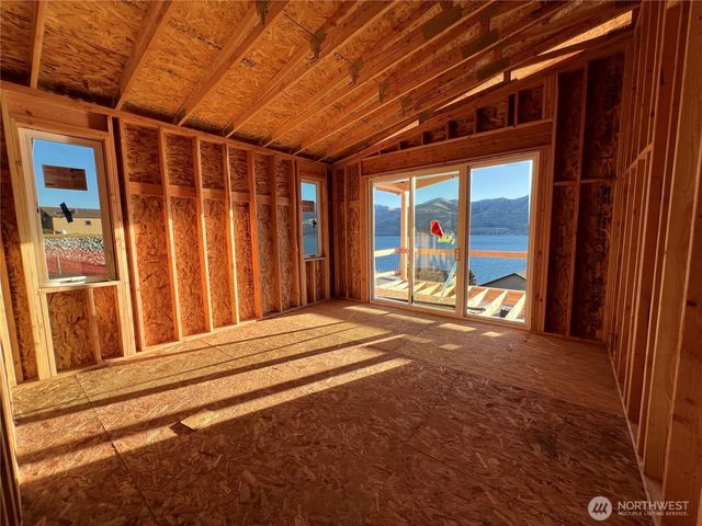 154 Apple Avenue, Chelan, WA 98816