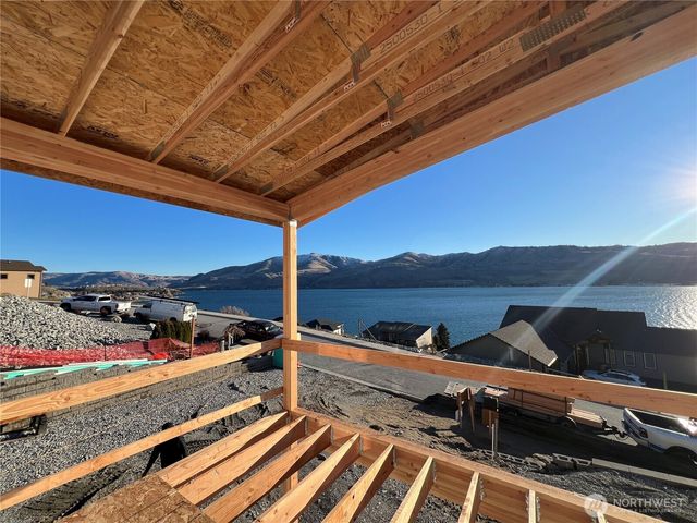 154 Apple Avenue, Chelan, WA 98816