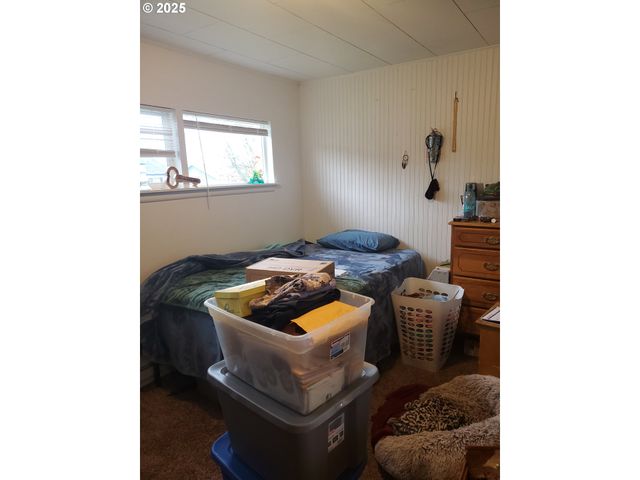 2075 JOHNSON St, North Bend, OR 97459