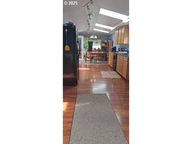 2075 JOHNSON St, North Bend, OR 97459