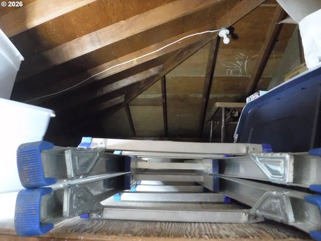 2075 JOHNSON St, North Bend, OR 97459