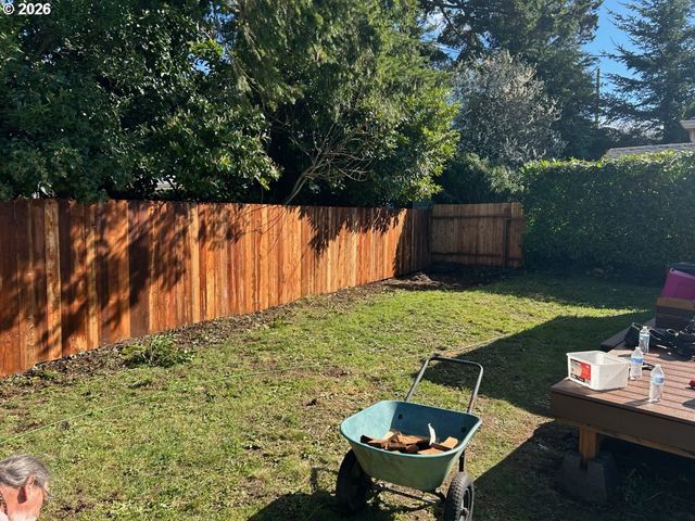 2075 JOHNSON St, North Bend, OR 97459