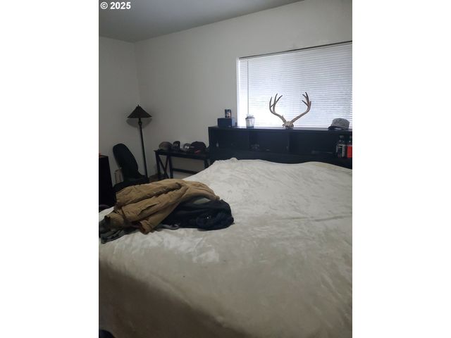 2075 JOHNSON St, North Bend, OR 97459