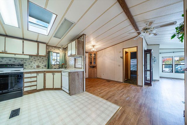 3431 S Pacific Highway SPC 9, Medford, OR 97501