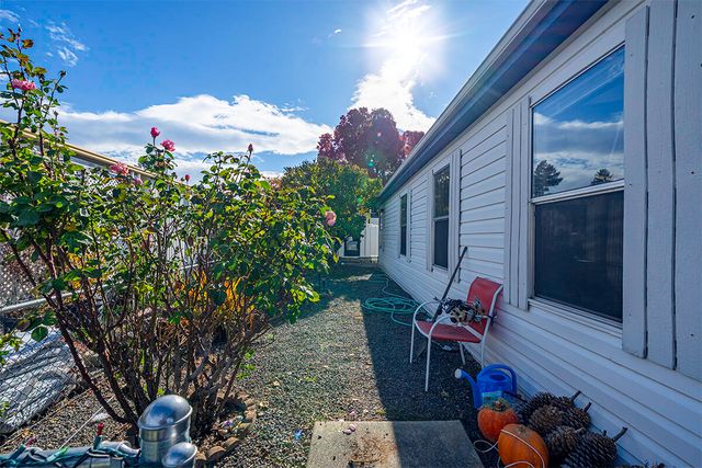 3431 S Pacific Highway SPC 9, Medford, OR 97501