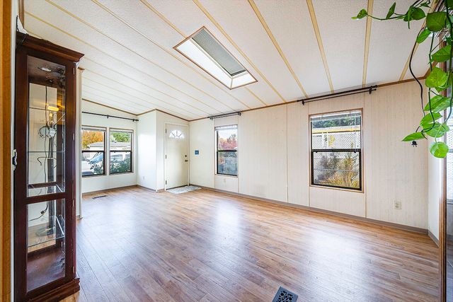 3431 S Pacific Highway SPC 9, Medford, OR 97501