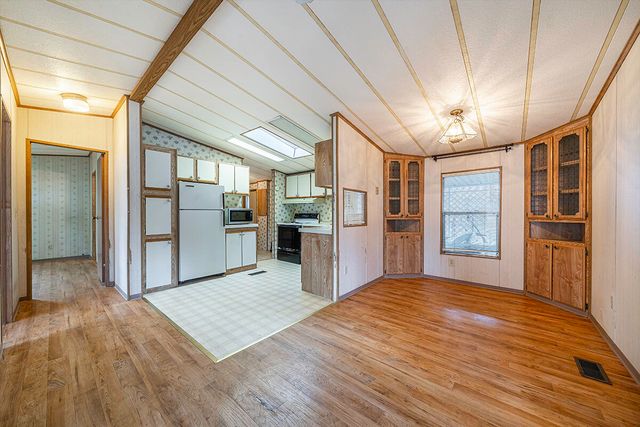 3431 S Pacific Highway SPC 9, Medford, OR 97501